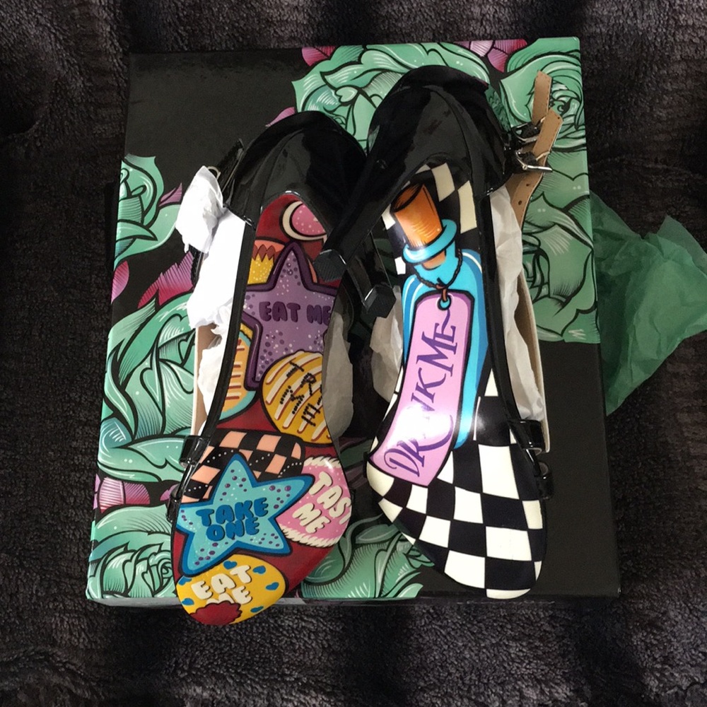 Shoes - Picture 3 of 4